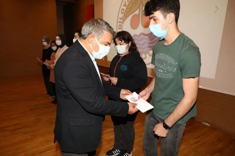 “Hayalimdeki Dilovası” yarışmasında dereceye giren öğrenciler ödüllerini aldı
