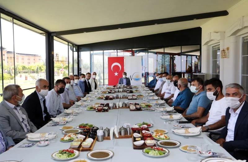 Vali Bilmez şehit babaları ve gazilerle bir araya geldi
