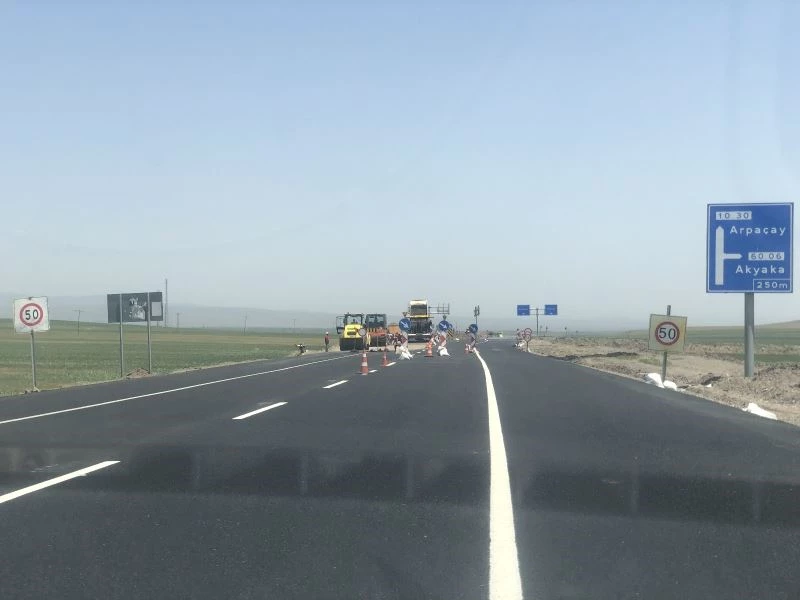 Arpaçay-Çıldır yolunda hummalı çalışma sürüyor
