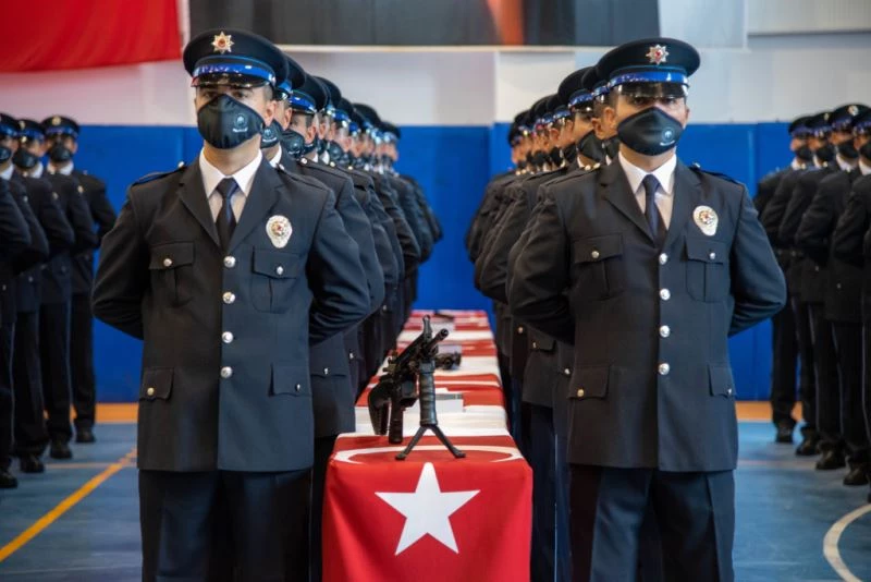 257 polis adayı yemin ederek diplomalarını aldı
