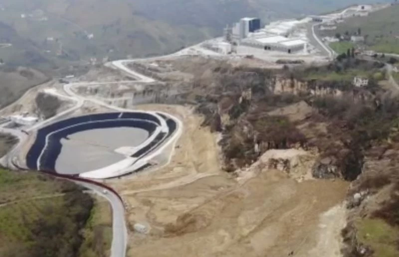 Çöp tesisindeki tonlarca çöpün içinde bebek cesedi aradılar
