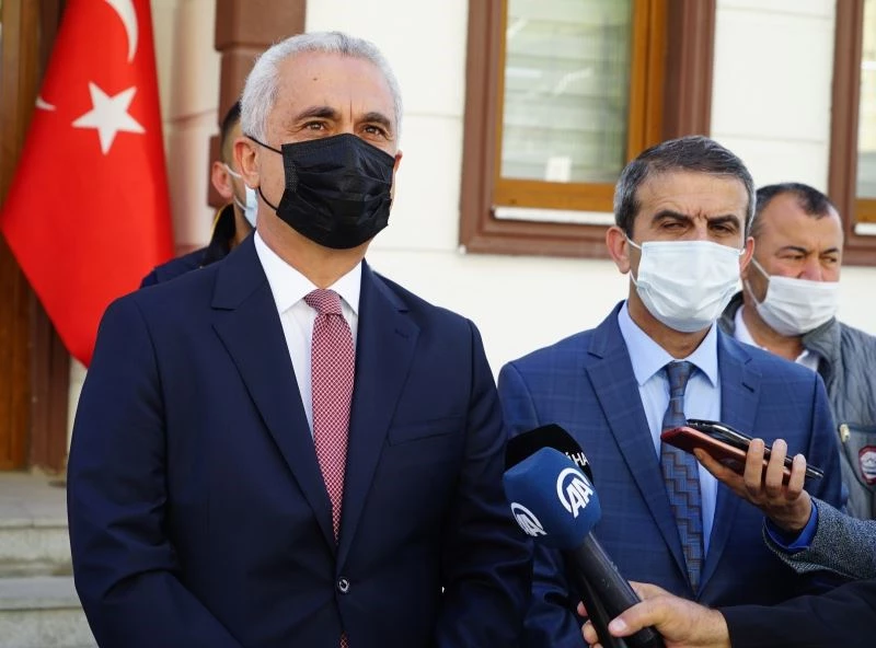 Mezarlara dadanan ayıdan meyve ağaçları ile kurtulacaklar
