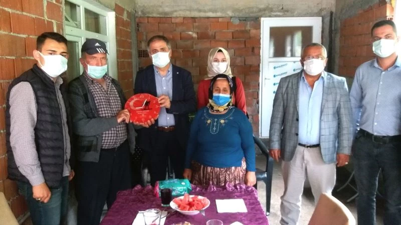 Şehit babalarına anlamlı ziyaret
