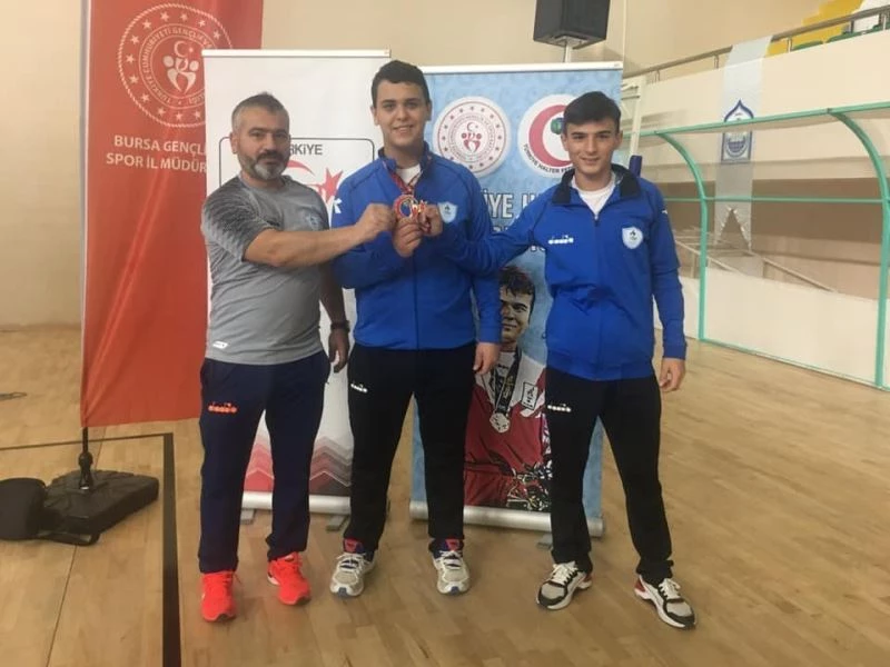 Denizlili sporcu halterde altın madalya kazandı
