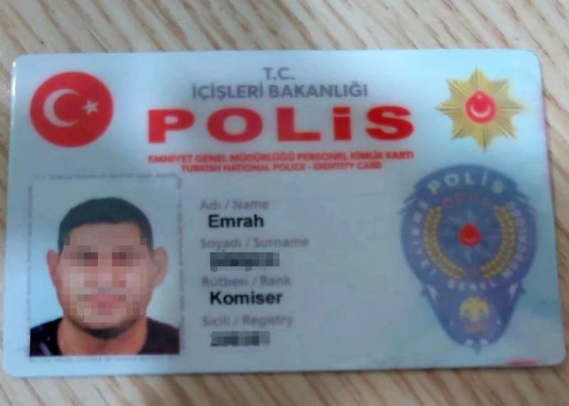 Sahte polis kimliği ve rozetiyle adliyeye girmeye çalışan şüpheli yakalandı
