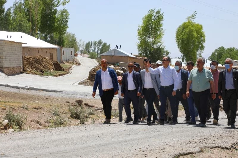 Gürpınar Belediyesi 500 bin metrekare parke taşını yollarla buluşturuyor
