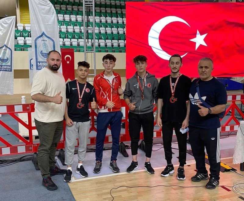 Sivaslı halterciler 4 madalya kazandı
