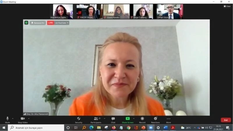 Doç. Dr. Ahu Pakdemirli, kitap söyleşisinde öğrencilerle bir araya geldi
