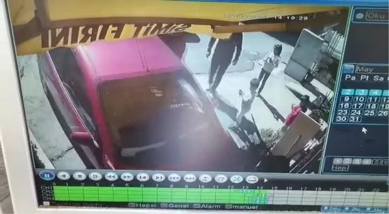 El freni çekilmeyen otomobil fırına girdi, faciadan dönüldü
