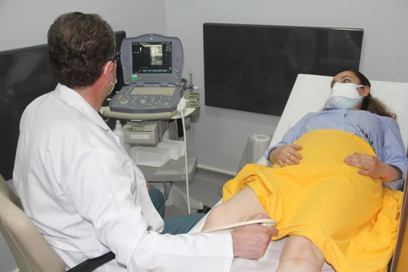 Bacaklardaki ağrı ve şişliğe dikkat: Toplardamar yetmezliği belirtisi olabilir
