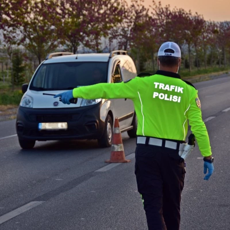 Konya’da kural ihlali yapan bin 596 sürücüye ceza
