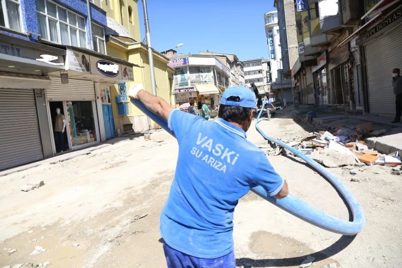 VASKİ’nin içme suyu şebeke hattı yenileme çalışmaları devam ediyor
