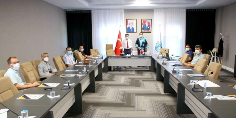 Yeni doçentler cübbe giydi
