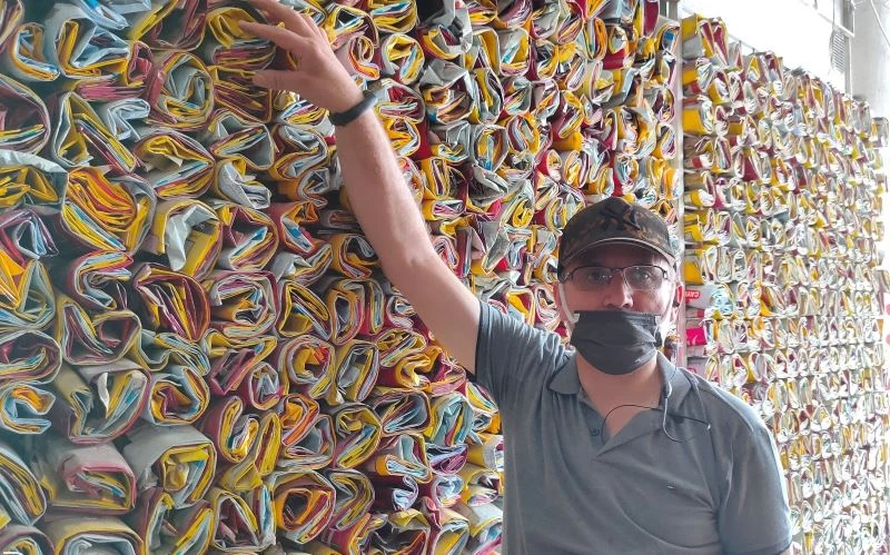 Çay paketlerini 13 yıldır atmadı, 4 bin çay paketini dekor olarak kullanıyor
