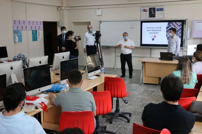 Bursa’da 30 bilişim öğretmenine 