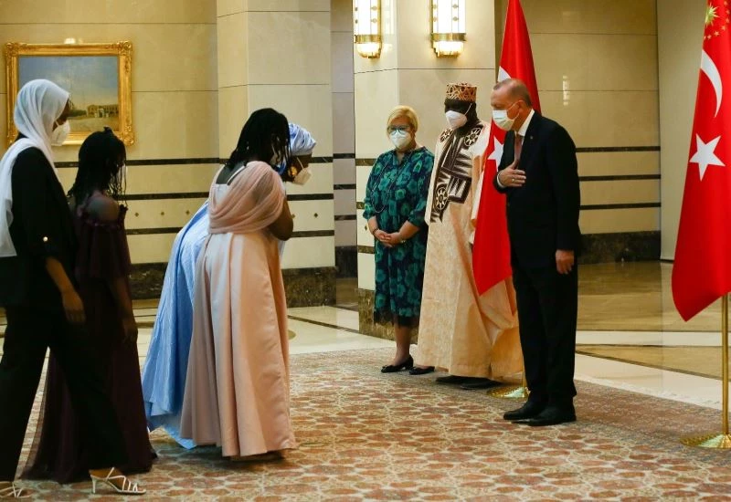 Gambiya Büyükelçisi Njie, Cumhurbaşkanı Erdoğan’a güven mektubu sundu

