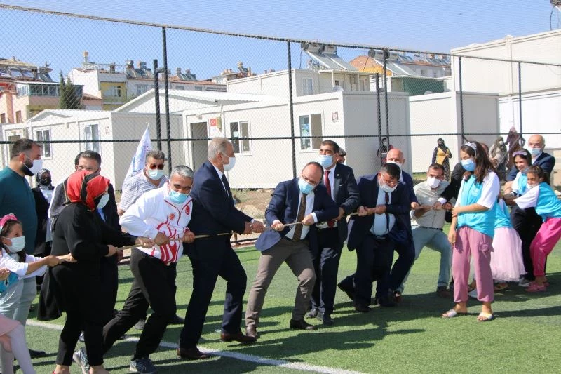 Depremzede çocuklar geleneksel oyunlarla  eğlendi
