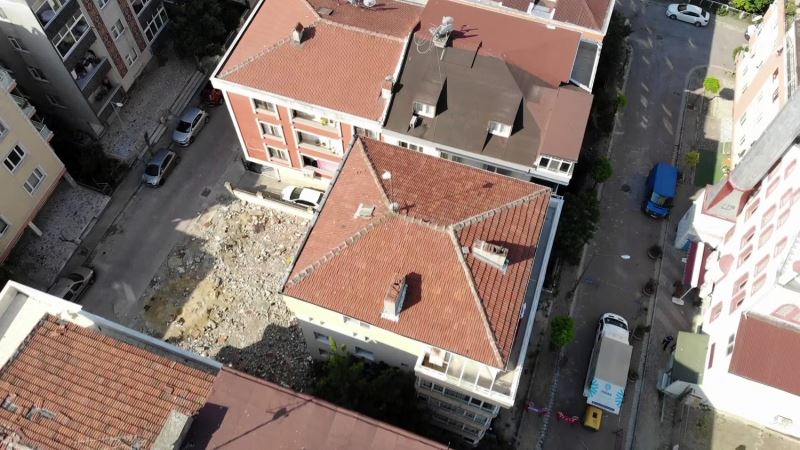 Avcılar’da tedbir amaçlı boşaltılan bina havadan görüntülendi
