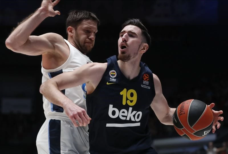 Nando De Colo 1 yıl daha Fenerbahçe’de
