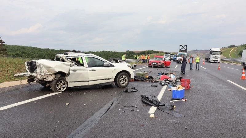 Kaza yapanlara su vermek için aracından inince feci şekilde can verdi
