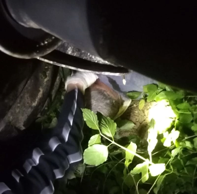 Devrilen traktörünün altında kalan sürücü hayatını kaybetti
