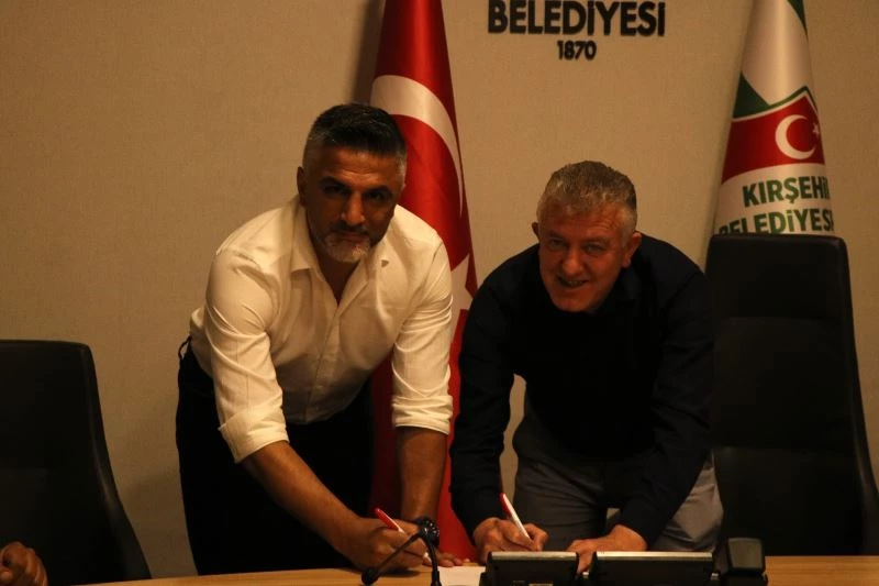 Kırşehir Belediyespor Hakkı Hocaoğlu ile anlaştı
