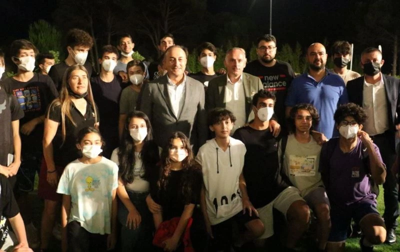 Bakan Çavuşoğlu, Kepez’in sporcularıyla buluştu
