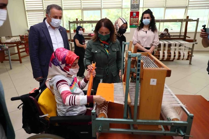 AK Parti İl Başkan Yardımcısı Madak, Bağcılar Engelliler Sarayı’nı gezdi
