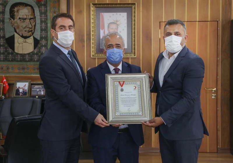 Kızılay’dan Atatürk Üniversitesine platin madalya
