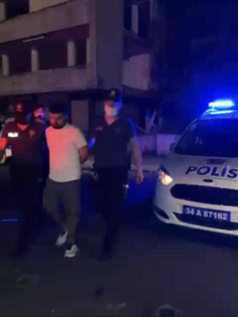 (Özel) İstanbul’da polise silahlı saldırı: Saldırganlar kovalamaca sonucunda yakalandı
