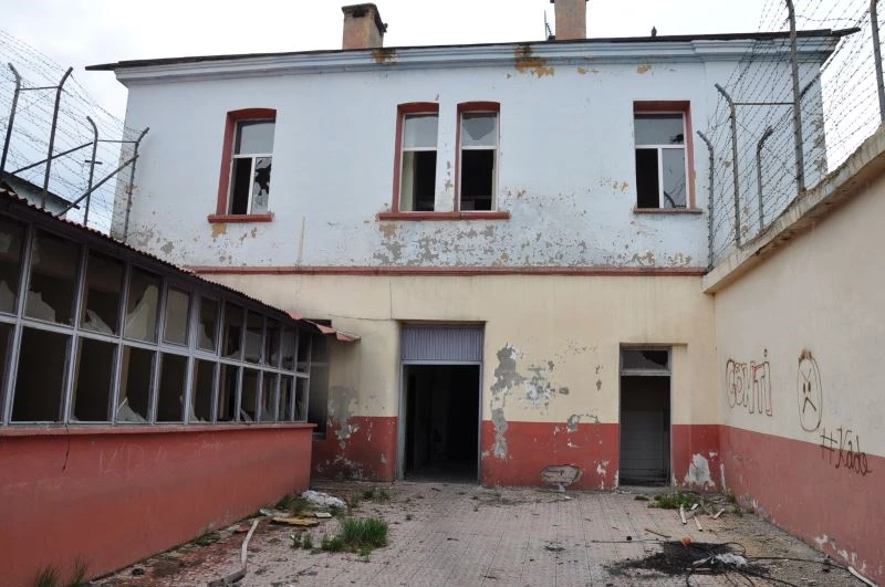 Stalin’in kayınpederinin yattığı cezaevi yıkılıyor
