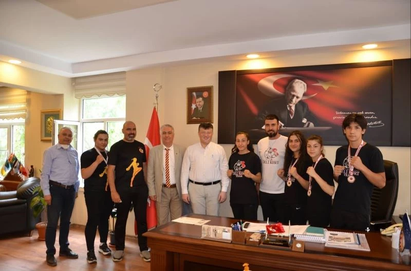 Aydın Gençlik ve Spor İl Müdürü Fillikçioğlu başarılı sporcuları ağırladı
