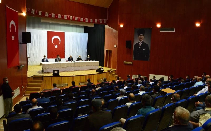 Vali Akın, Kaman ilçesinde muhtarları dinledi
