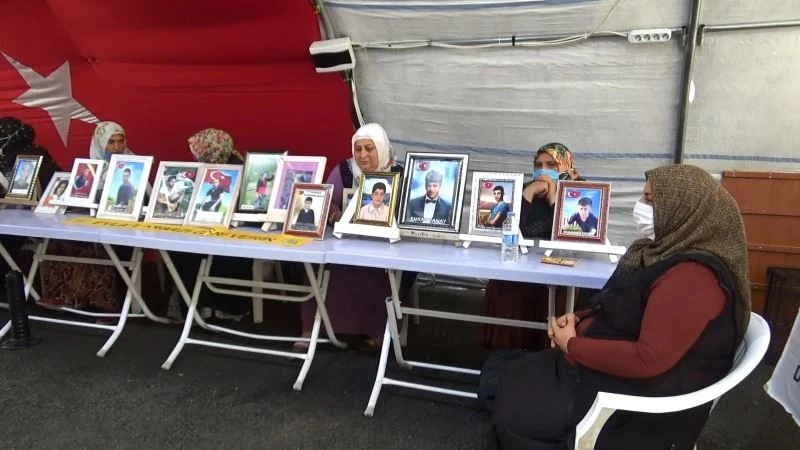 HDP önündeki aileler, evlat nöbetini kararlılıkla sürdürüyor
