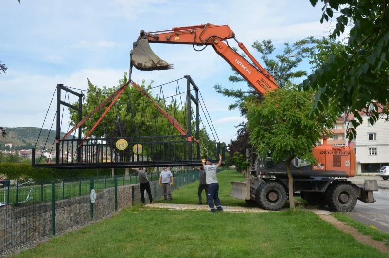Kanal üzerindeki yaya köprüleri revize ediliyor
