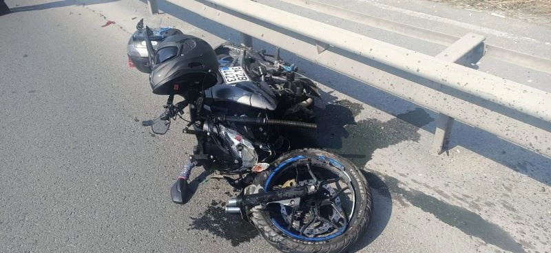 Basın Ekspres Yolu’nda motosiklet ile araç çarpıştı: 2 yaralı
