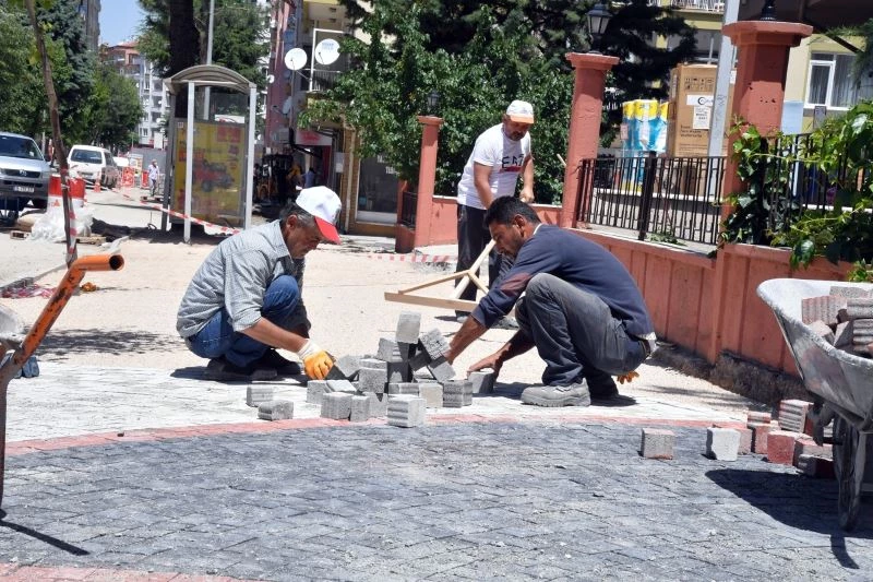 Isparta, belediyenin ürettiği begonit taşlarla donanıyor
