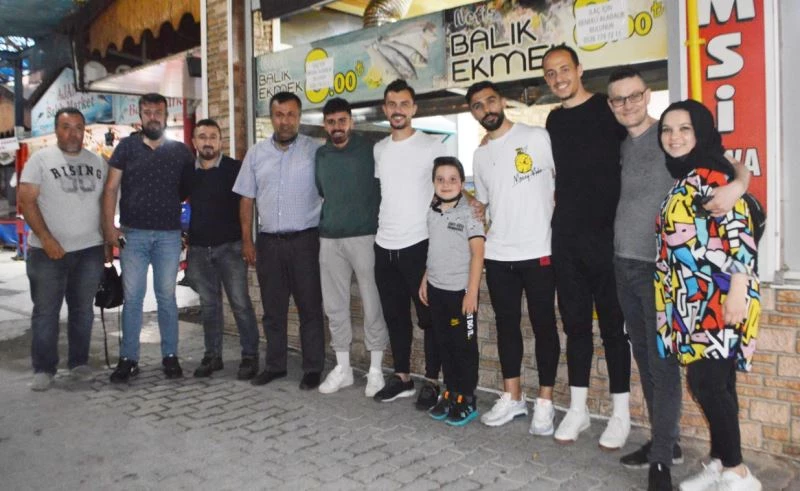 Ayvalık maçı öncesi Tavşanlı’da balık ızgara
