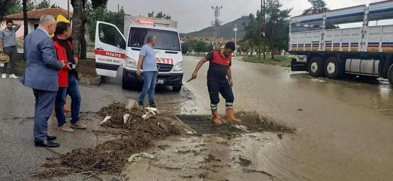 Sungurlu’yu şiddetli yağış vurdu, dereler taştı, evleri ve tarım arazilerini su bastı
