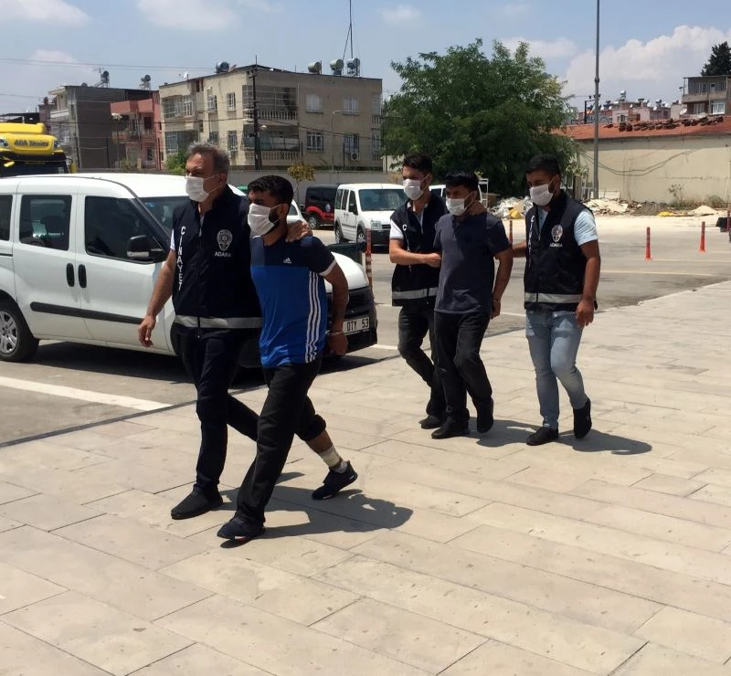 Çelik yelekle yakalandılar
