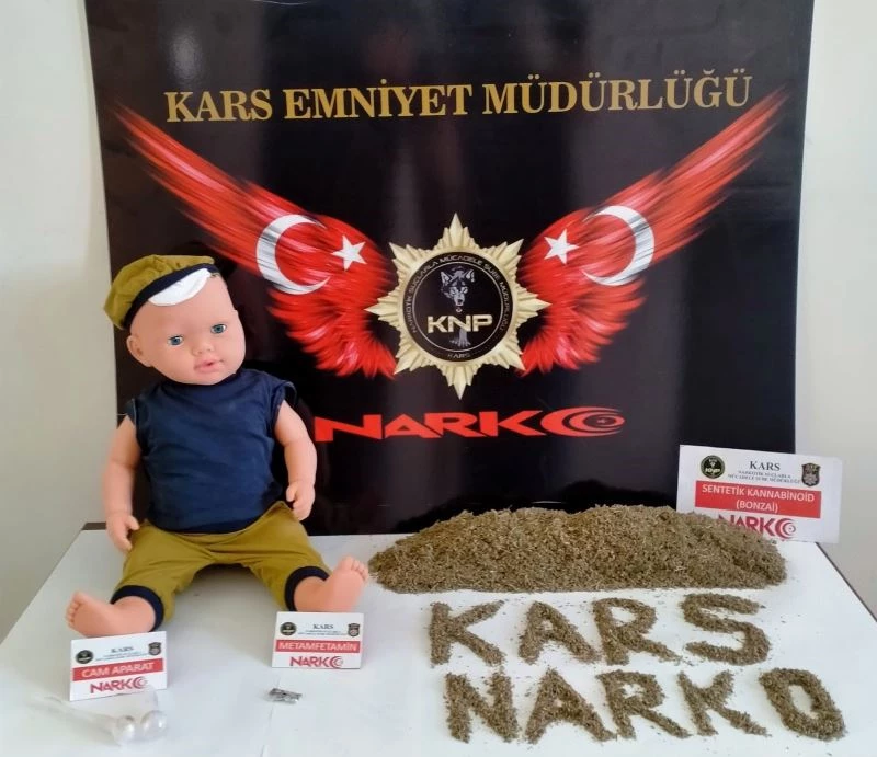 Uyuşturucuyu oyuncak bebeğe gizlediler
