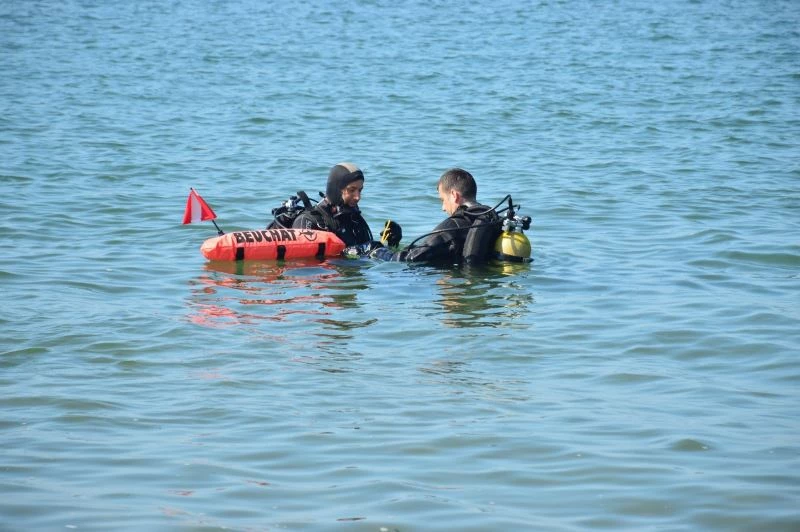 Boğulma şakası dalgıç polislerini de harekete geçirdi

