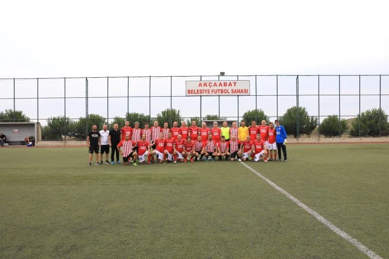 Akçaabat’ta “Şöhretler karması futbol şöleni” düzenlendi
