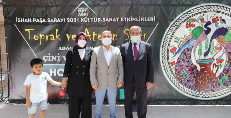 İshak Paşa Sarayı’nda Cam ve Seramik sergisi düzenlendi
