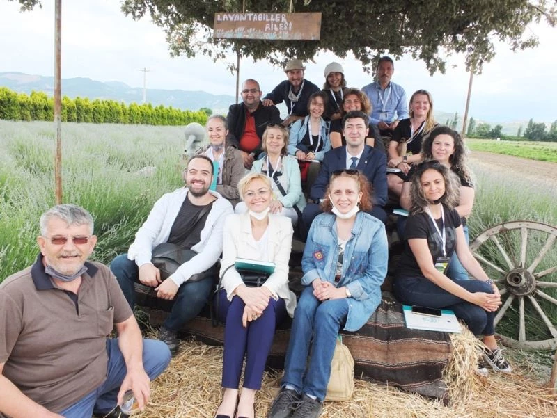 Burhaniye’de Tıbbı ve Aromatik Bitki Yetiştiriciliği Kursu tamamlandı
