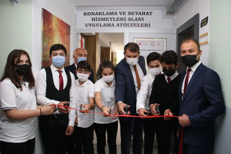 Uygulama atölyelerinin açılışı gerçekleştirildi
