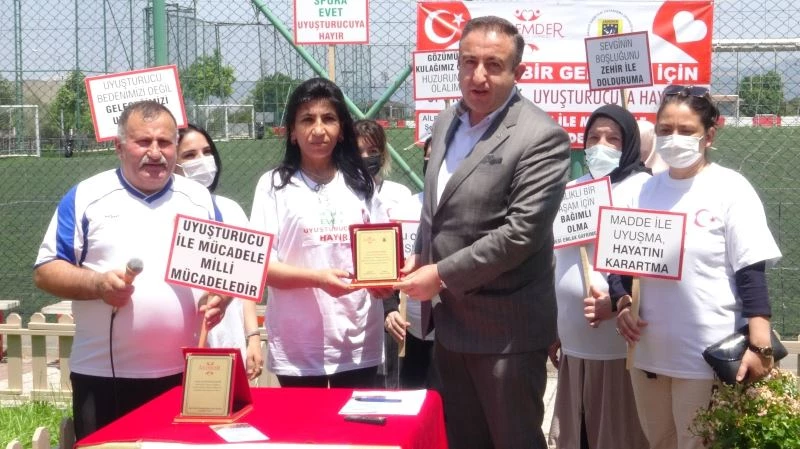 Bursa’da kadınlar madde bağımlılığına dikkat çekmek için sahaya çıktı
