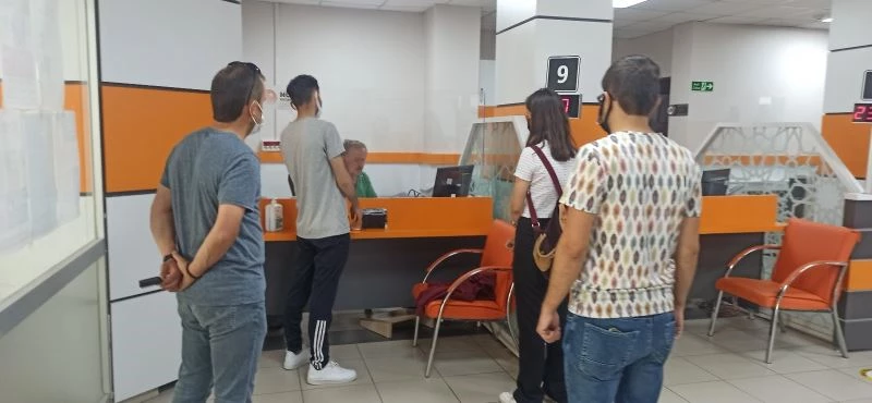 Polis önce kimliklerini aldırdı sonra sınava yetiştirdi
