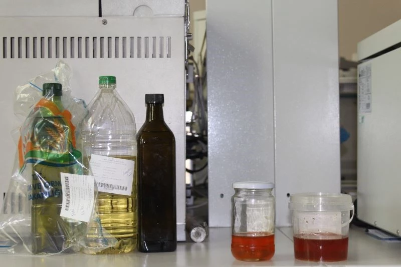 Gıda laboratuvarında akıl almaz tepsitler: “Tavuk dönerin içinden bağırsak çıkabiliyor”
