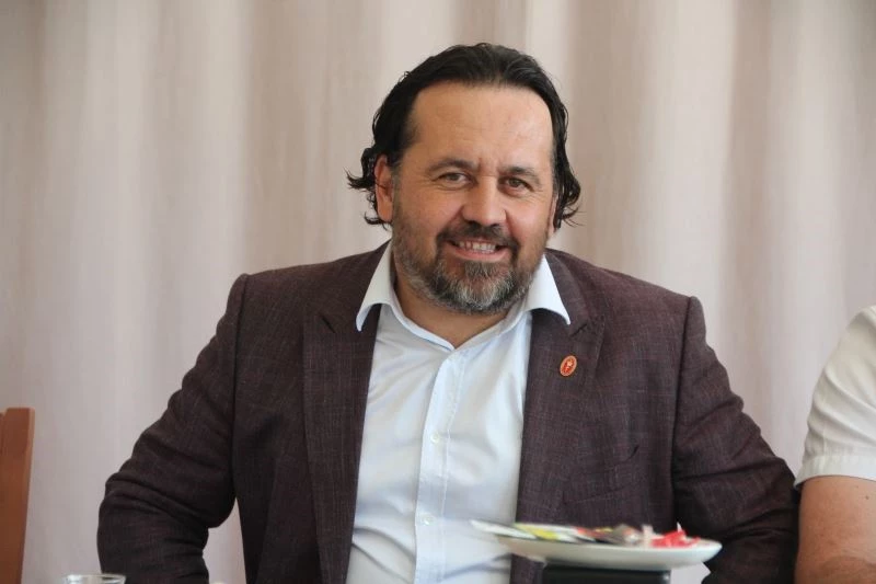 Prof. Dr. Özdarendeli veteriner hekimlerin gururu oldu
